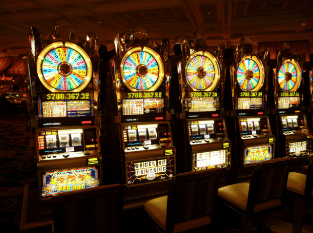 Как онлайн-казино выигрывают у наземных заведений