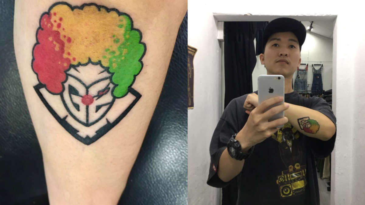 Настоящий фанат — геймер сделал татуировку клоунской версии логотипа G2 Esports